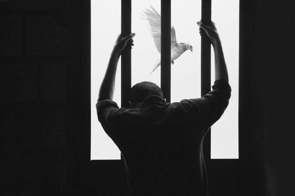 ilustrasi perdagangan manusia (unsplash.com/hasanalmasi)