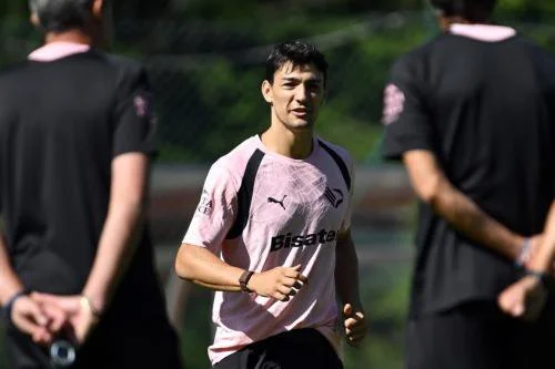 Federico Barba sudah ikut sesi latihan Palermo (Foto: Instagram/@palermofficial)