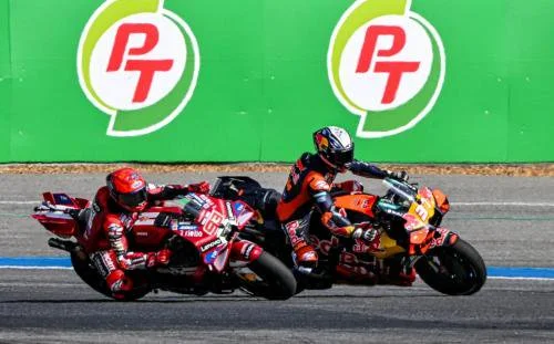 Marc Marquez vs Pedro Acosta di Sprint Race MotoGP Thailand 2026 (Foto: MotoGP)