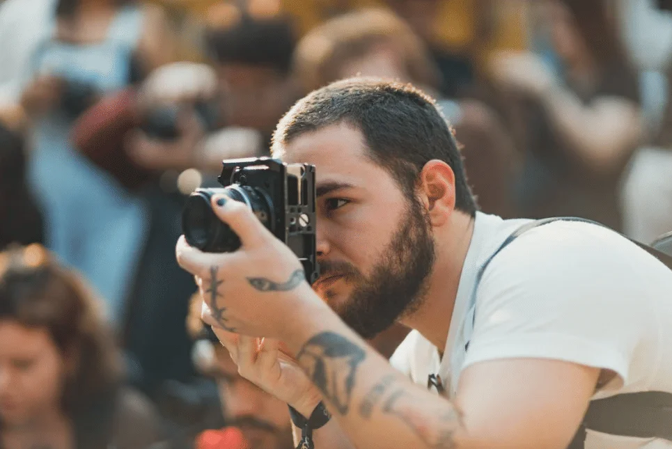 ilustrasi fotografer pria
