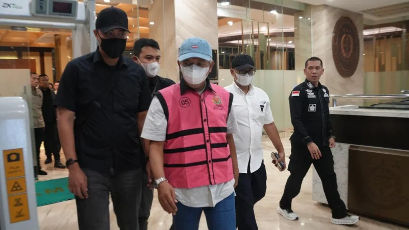 FOTO: Kejagung Tahan Nurman Herin Terkait Kasus TPPU Eks Jampidsus