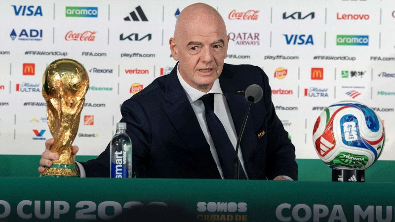 'Tidak ada yang menjual sepak bola!' - FIFA merespons kontroversi dan memberikan penjelasan setelah rencana Piala Dunia Gianni Infantino memicu kemarahan