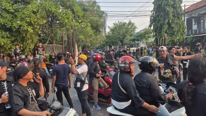 Demo PSHT di Surabaya Terjadi di Dua Titik: Mapolrestabes dan Markas Debt Collector