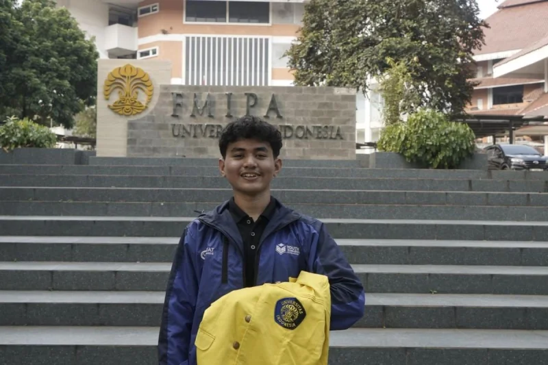 Perjuangan Ega, Buruh Panggul Surabaya yang Berhasil Masuk Biologi UI
