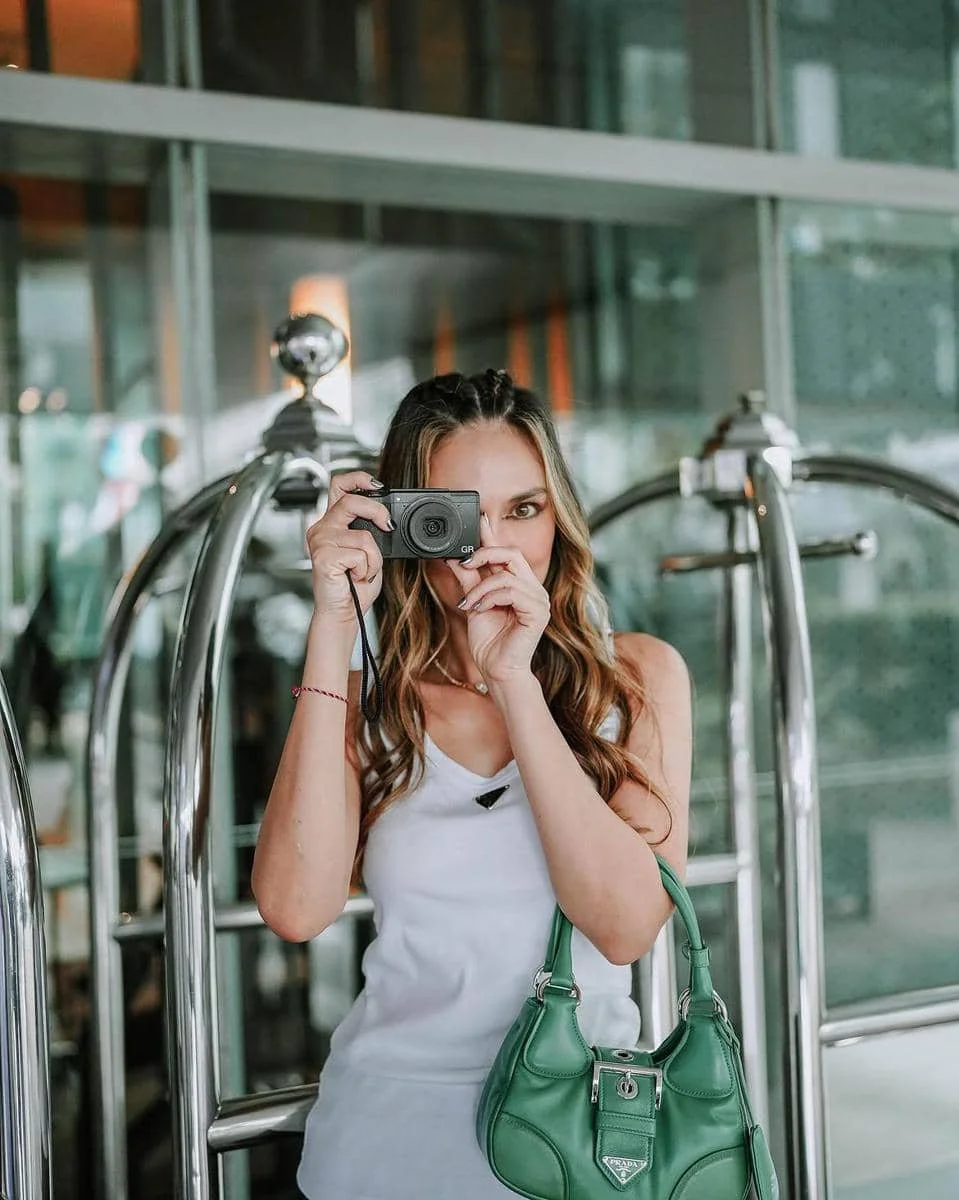 inspirasi hairstyle untuk ke kantor ala Luna Maya 