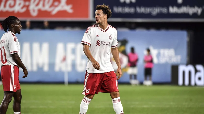 Curtis Jones murka setelah aksi Dominik Szoboszlai: rekan-rekan setim harus turun tangan