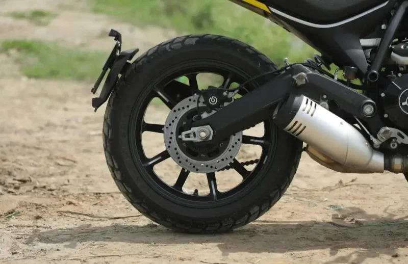Tanda-tanda Karet Ban Motormu Sudah Getas, Jangan Diabaikan!