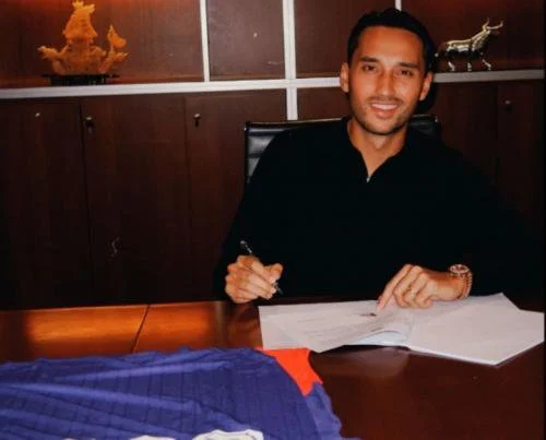 Ezra Walian perpanjang kontrak di Persik Kediri. (Foto: Instagram/persikfcofficial)