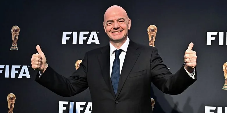 Presiden FIFA Gianni Infantino saat tiba untuk peluncuran kampanye Piala Dunia 2026 #WeAre26 di Los Angeles, Negara Bagian California, 17 Mei 2023.