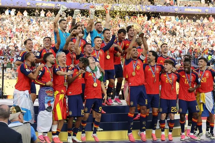 Spanyol menjuarai Piala Dunia 2026, seusai La Furia Roja mengalahkan Argentina dengan skor 1-0 pada Minggu (19/7/2026).  