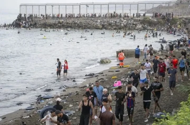 Laporan Sebut Otoritas Maroko Diduga Bantu Imigran Menyeberang ke Ceuta