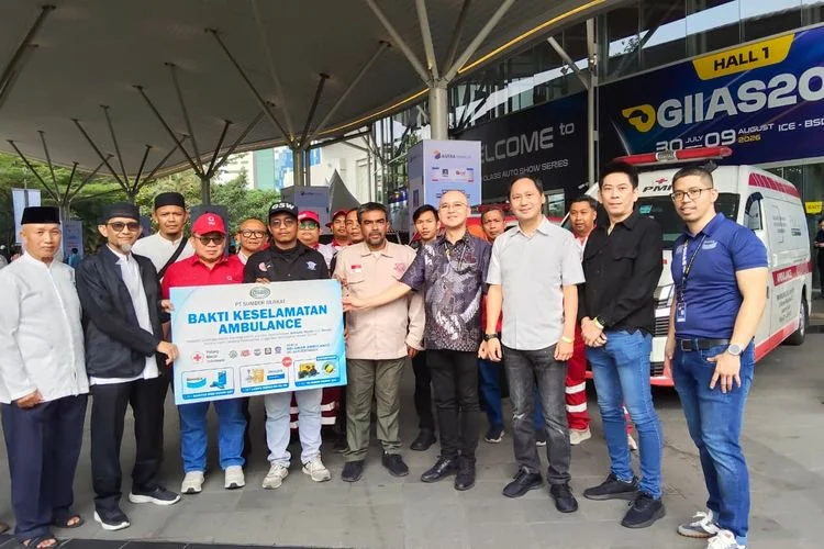 PT Sumber Berkat meluncurkan program CSR Bakti Keselamatan Ambulance pada ajang GIIAS 2026 di ICE BSD, Tangerang.