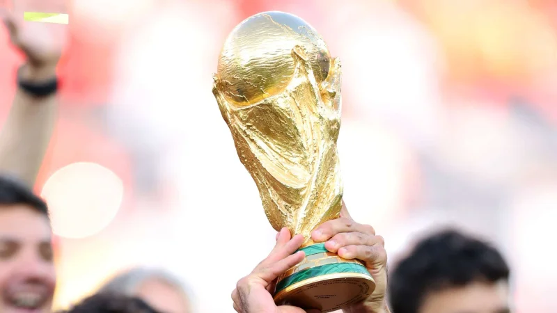 Juara Piala Dunia Menjual Replika Trofi Piala Dunia, Membalas Kritik dengan Sindiran!