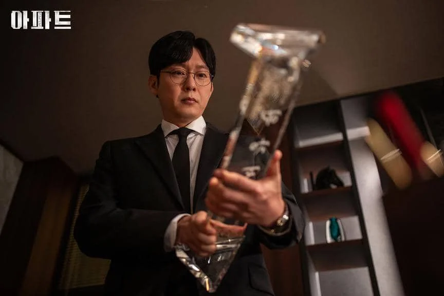 Park Byung Eun di The Apartment Job