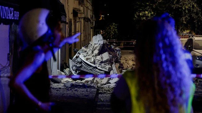 FOTO: Italia Diguncang Gempa Terkuat dalam 40 Tahun Terakhir