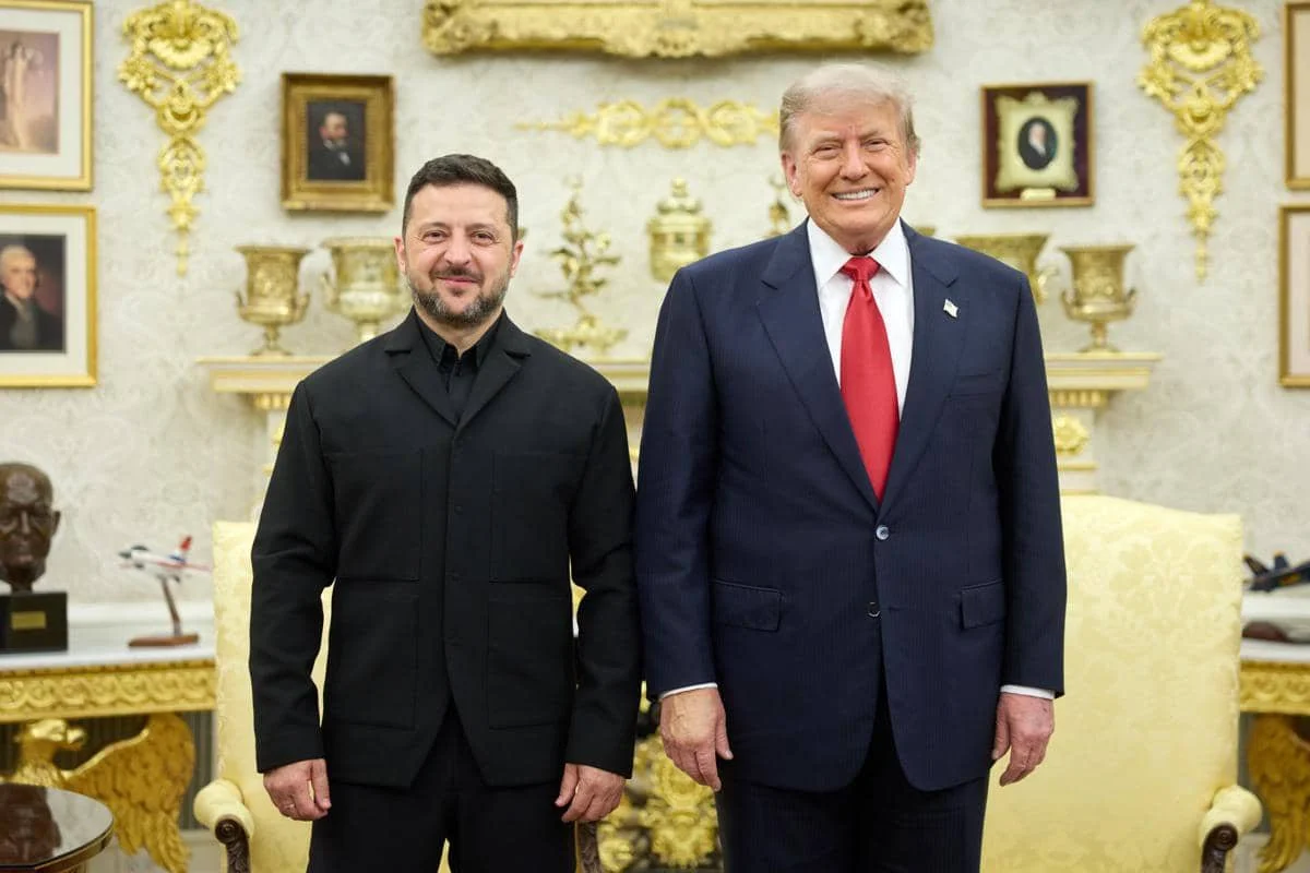 Presiden Ukraina, Volodymyr Zelenskyy sedang melakukan pertemuan dengan Presiden Amerika Serikat, Donald Trump di Ruang Oval, Gedung Putih, Washington D.C., pada Selasa (28/7/2026).