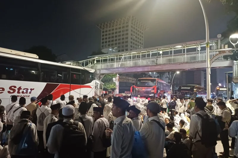 Antrean Bus Peserta Zikir Kebangsaan Mengular dari Gambir hingga Monas, Lalin Macet