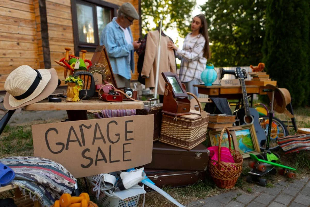 ilustrasi garage sale