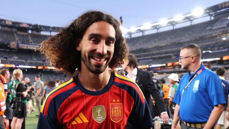 Dengan gaya rambut baru, Cucurella mencuri hati lewat aksi kemanusiaan