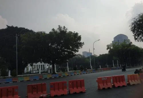 Polisi bersiaga di sekitaran Istana Merdeka/Foto: Fakhri