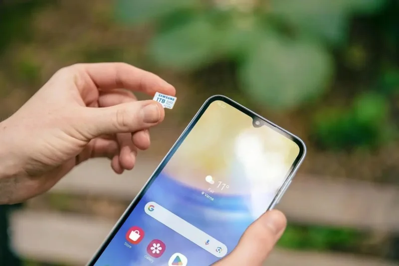 7 Alasan Mengapa Slot Kartu microSD Menghilang di HP Flagship