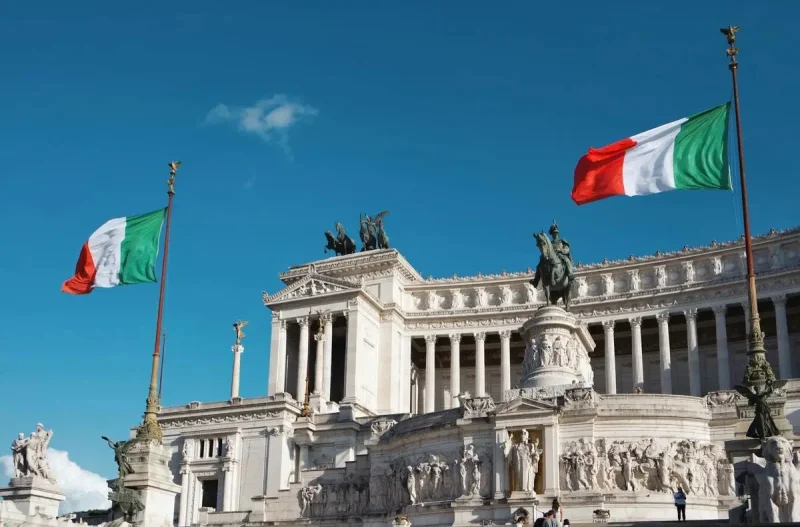 TOP 5: Italia Tutup Perbatasan dengan Spanyol hingga Jokowi di NTT