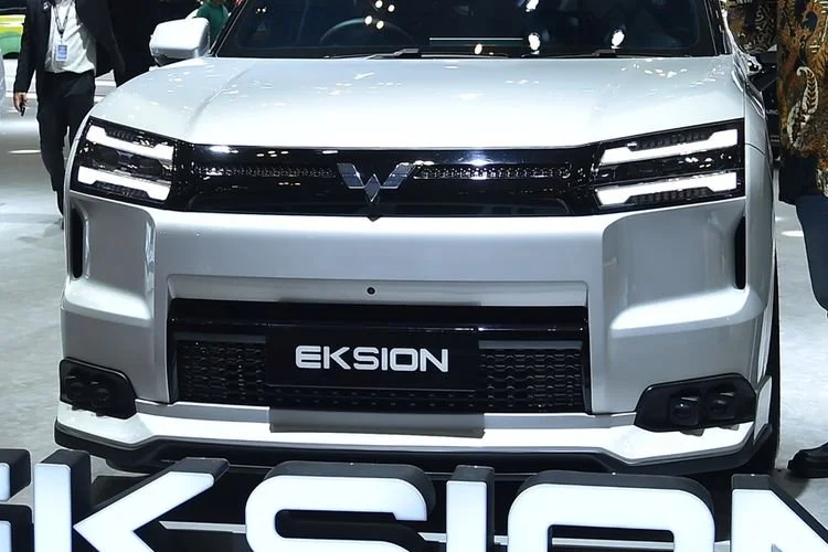 Wuling Eksion tampil beda di GIIAS 2026. SUV listrik ini mendapat sentuhan modifikasi OEM+ bergaya urban bersama NMAA.