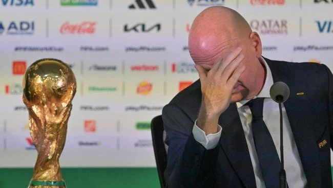UEFA Ultimatum Infantino: Mundur atau Mosi Tidak Percaya