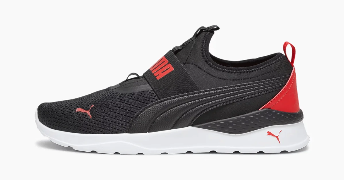 Puma Anzarun Lite Sneaker Slip-On, sepatu kasual dengan desain tanpa tali yang tersedia di situs Puma Indonesia.
