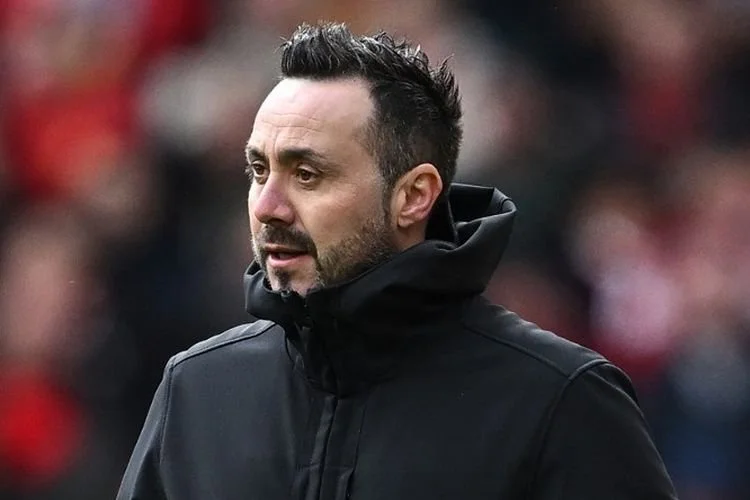 Roberto de Zerbi, kala memimpin Brighton dalam laga Liga Inggris 2023-2024 melawan Liverpool di Stadion Anfield pada 31 Maret 2024.