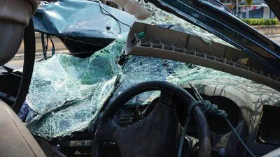 Mobil Tabrak Truk yang Berhenti di Bahu Tol Cijago, 1 Tewas