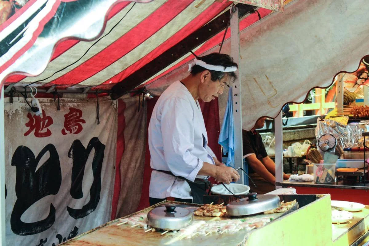 penjual sate khas Jepang