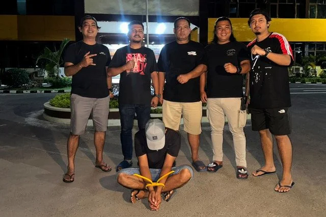 Suami di Padang Paksa Istri Layani Pria Lain Berulang Kali