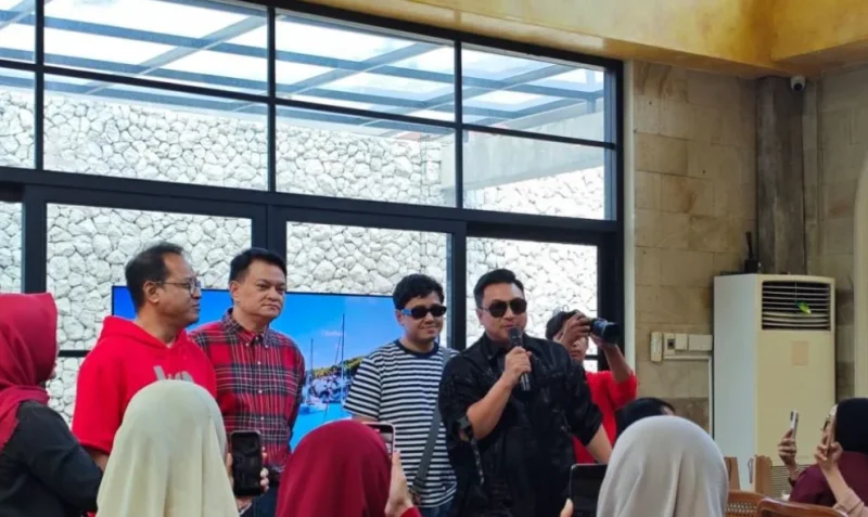 Kahitna Gelar Pertemuan Intim Bersama Soulmate Jelang Konser 40 Tahun Pantau - Grup musik Kahitna bertemu dengan komunitas