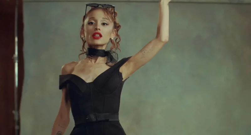 Ariana Grande Picu Kekhawatiran Penggemar Usai Rilis Video Musik "Petal", Penampilannya Jadi Sorotan