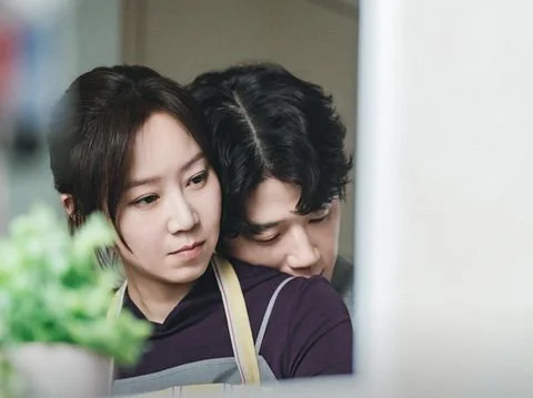 Gong Hyo-jin dan Jung Joon-won dalam drama Korea A Bona fide Killer (2026). 