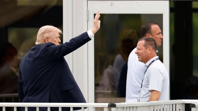 Video: Kontroversi Baru, Trump Menambah Dua Gelar ke Rekornya yang Diragukan di Golf