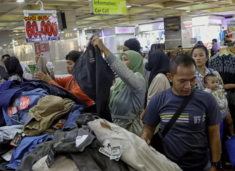 Pengunjung Pasar Tanah Abang Tembus 15.000 Orang Per Hari
