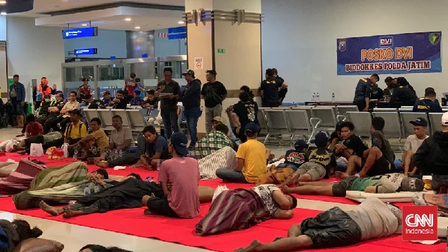 Harap Cemas Keluarga Korban KM Mutiara Sentosa 2 Mencari Kabar