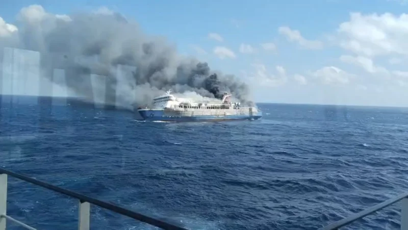 KMP Mutiara Sentosa 2 Terbakar di Perairan Sumenep, Ratusan Penumpang Selamat, 4 Meninggal Dunia