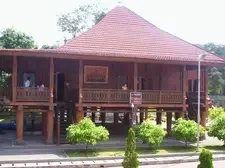 Penuh Filosofi, Ini Fakta Nuwo Sesat Rumah Adat Lampung