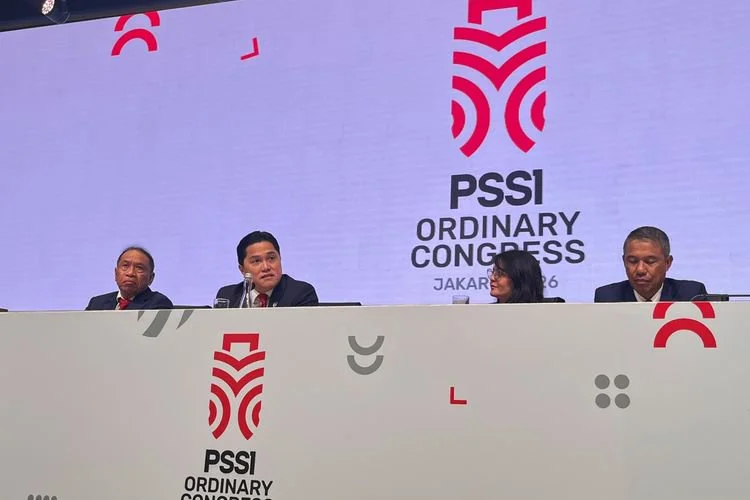Ketua Umum PSSI, Erick Thohir bersama Wakil Ketua Umum PSSI, Zainuddin Amali dan Ratu Tisha, serta Sekretaris Jenderal, Yunus Nusi dalam konferensi pers Kongres Biasa PSSI 2026, Senin (1/8/2026).