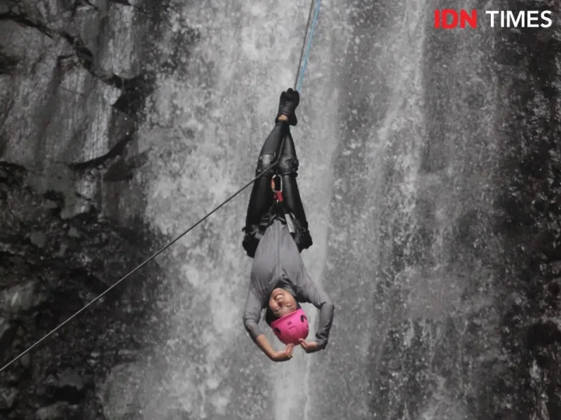 Mau Rapelling di Air Terjun? Ikuti 4 Tips Aman Ini!