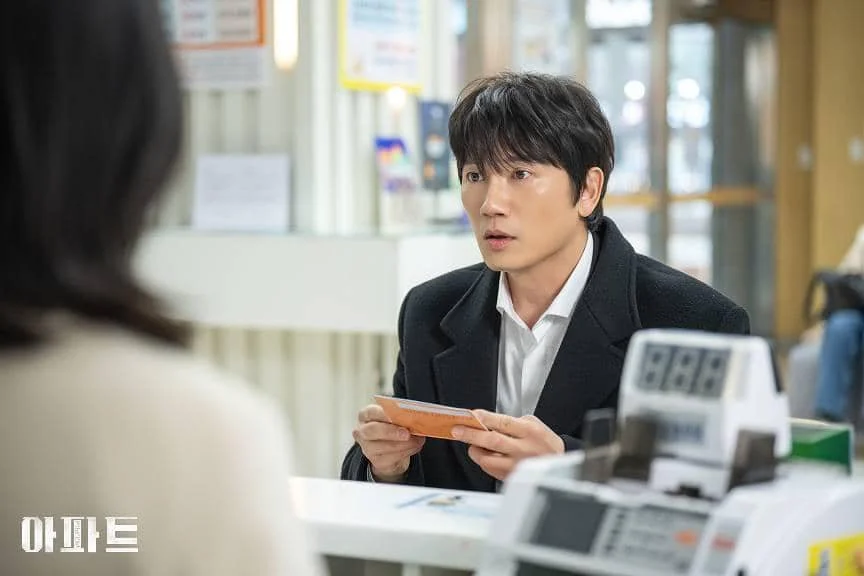 Cuplikan adegan dari drama Korea The Apartment Job produksi JTBC yang digunakan dalam materi promosi serial tersebut.