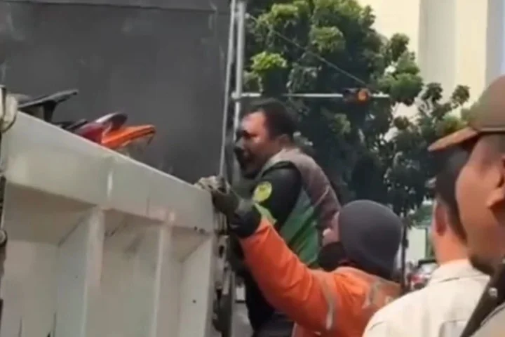 Ojol Memohon dan Menangis Motornya Diangkut, Dishub Janji Penertiban Lebih Humanis