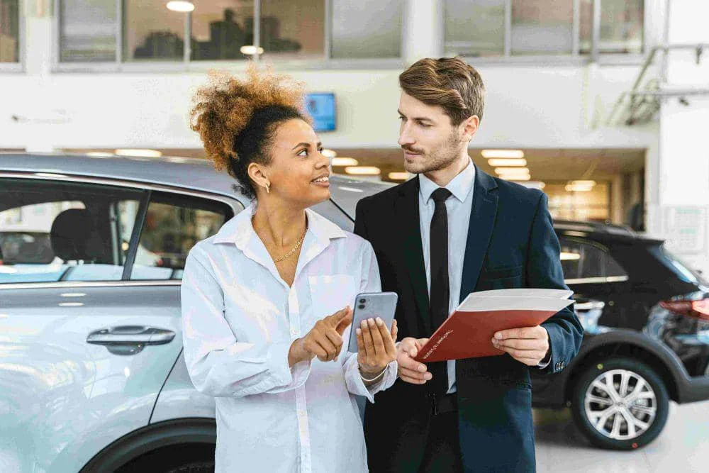 ilustrasi jual beli mobil bekas (pexels.com/Antoni Shkraba)