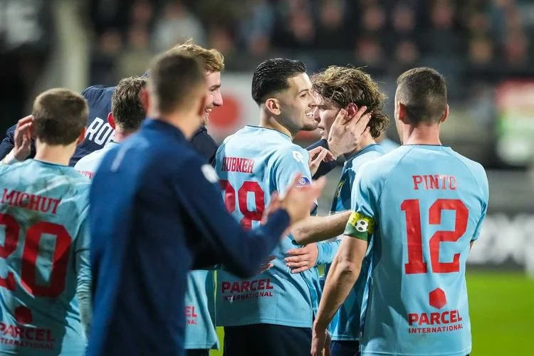 Bek Timnas Indonesia, Justin Hubner, merayakan gol saat pertandingan NEC Nijmegen vs Fortuna Sittard berlangsung di Goffertstadion pada Minggu (1/3/2026).
