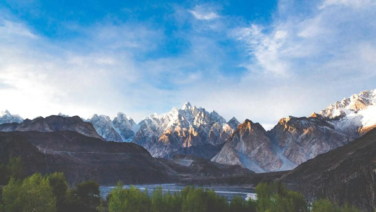 ilustrasi Pegunungan Karakoram 