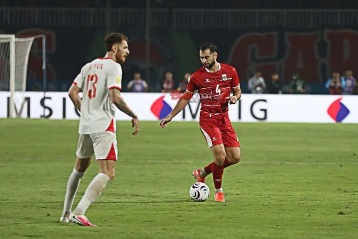 Jordi Amat (kanan) sedang menguasai bola saat bertanding dalam laga lanjutan babak penyisihan grup A Piala AFF 2026 antara Timnas Indonesia versus Timnas Vietnam di Stadion Pakansari, Bogor, Jawa Barat, Senin (3/8/2026) malam.