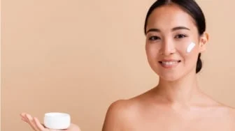 5 Tone Up Day Cream yang Cocok buat Kulit Sawo Matang, Auto Glowing Tanpa Efek Abu-Abu